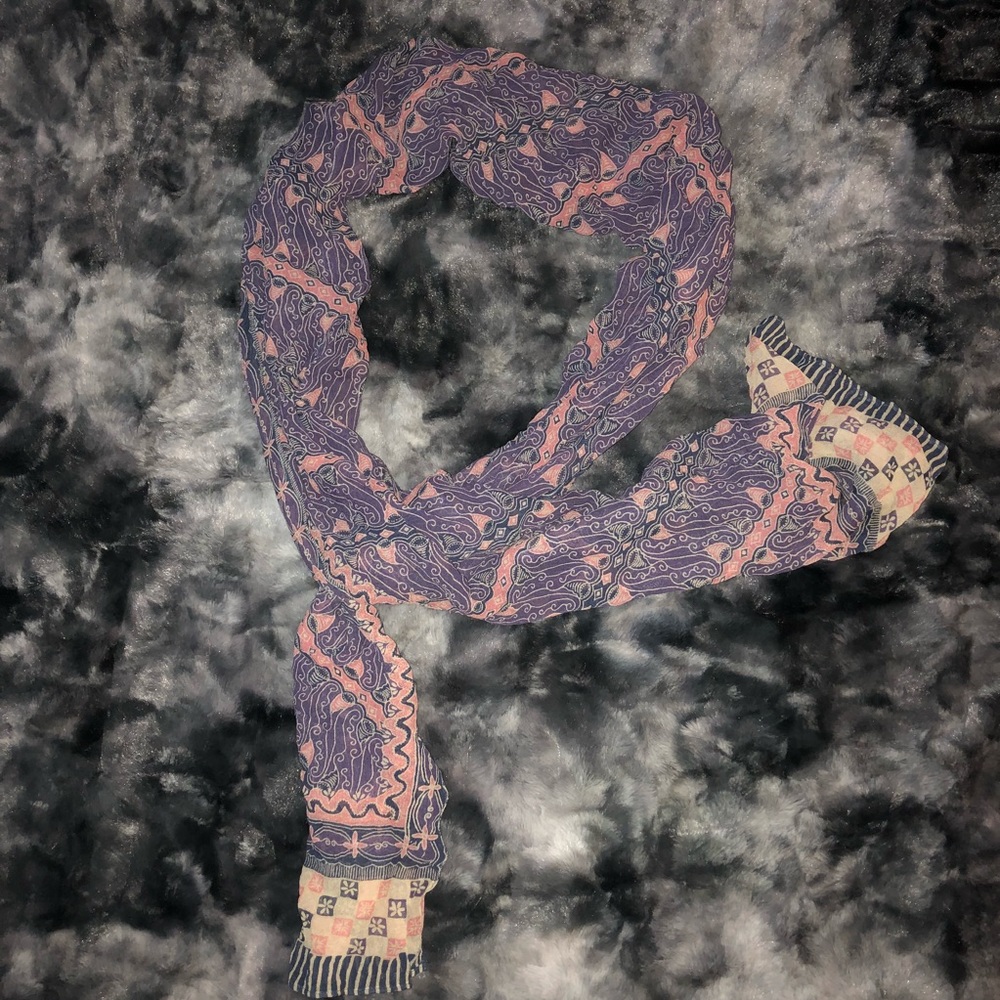 Lightweight scarf